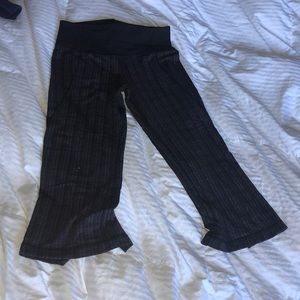 Knee length cropped flare yoga pants